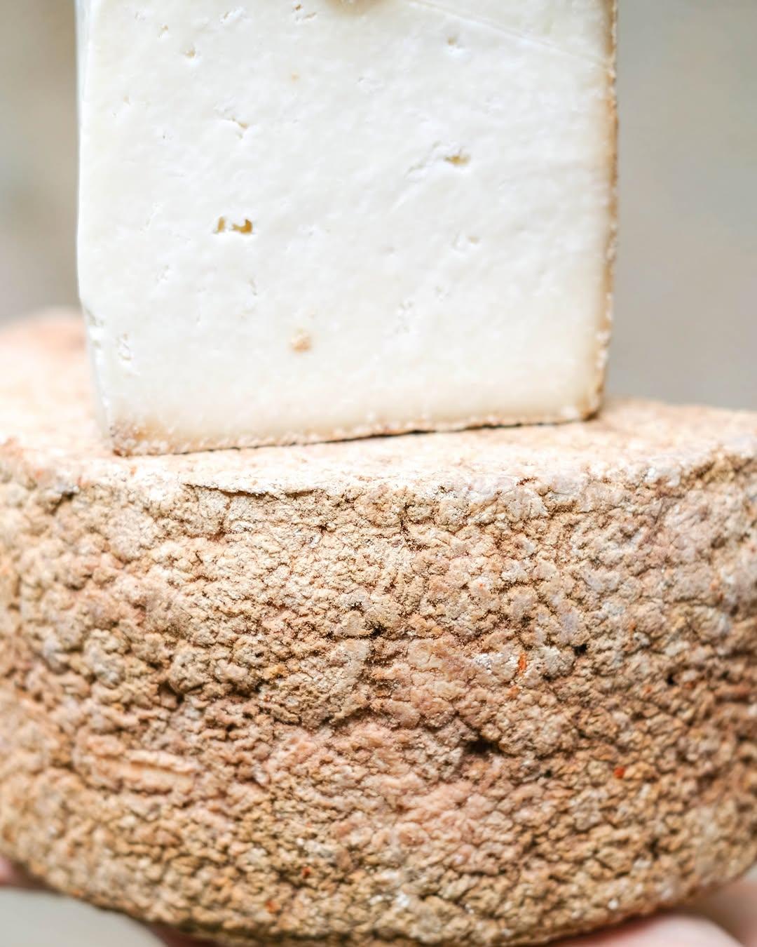 Queso artesano Gamoneu de Asturias