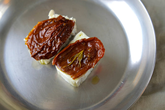 Queso Bigel con tomates secos